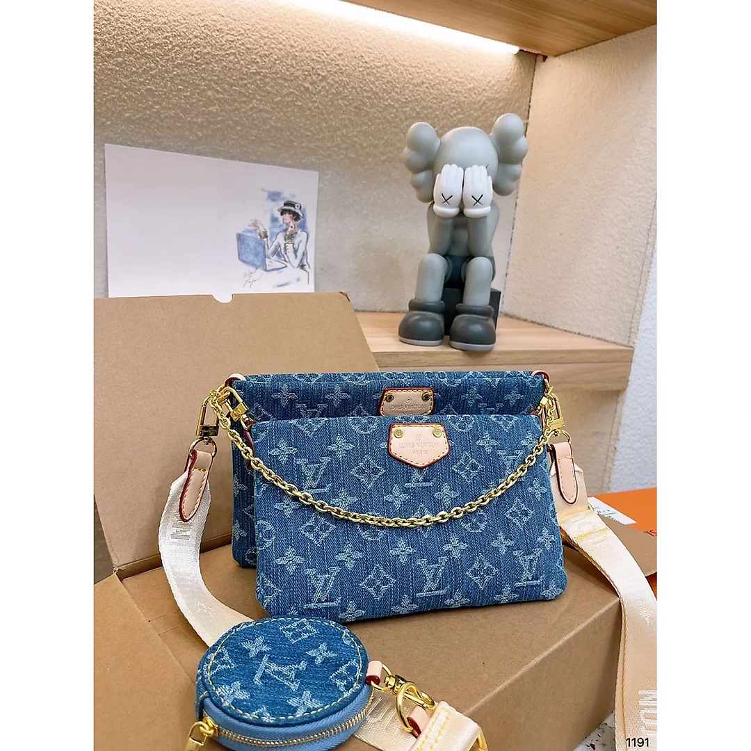 Louis new arrival denim bag size : 24 * 14 cm