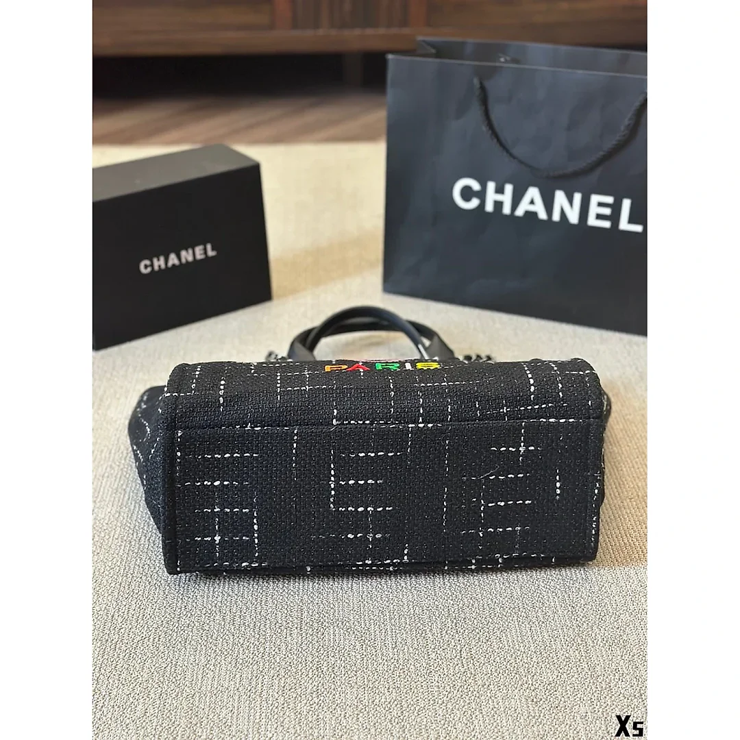 cc new arrival tote bag size : 37*32 cm