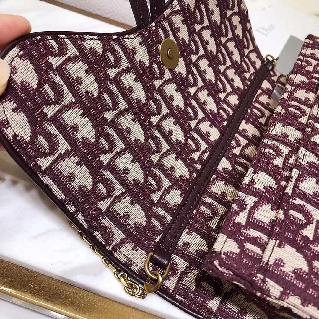 D Bordeaux Oblique Saddle Chain Clutch
