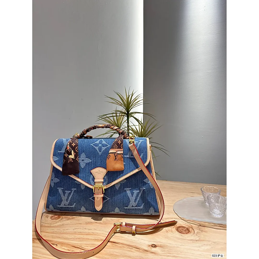 Louis new arrival denim bag size: 38 * 23 cm