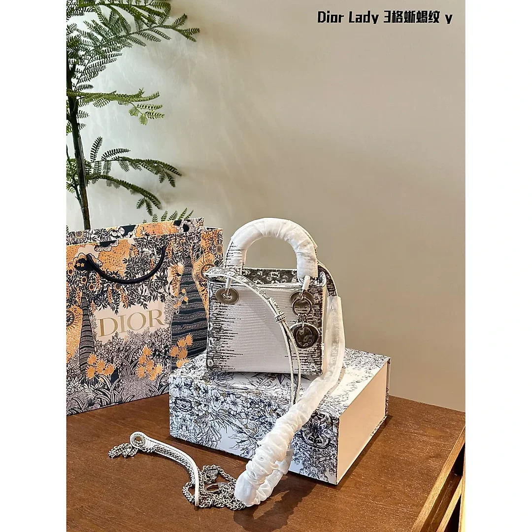 CD new arrival lady bag size;17cm