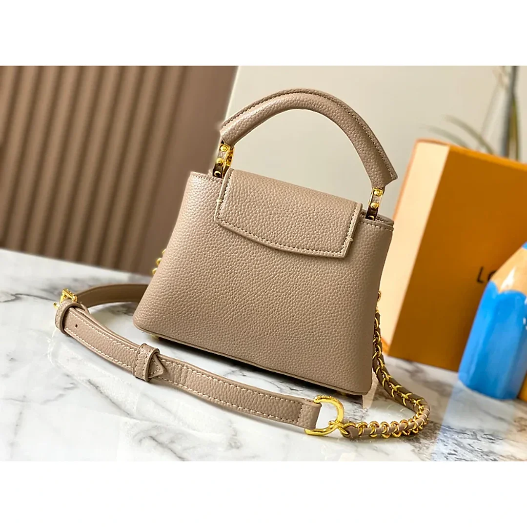 Louis Milky Way Capucines BB Taurillon leather M23082 size: 21×14×8cm
