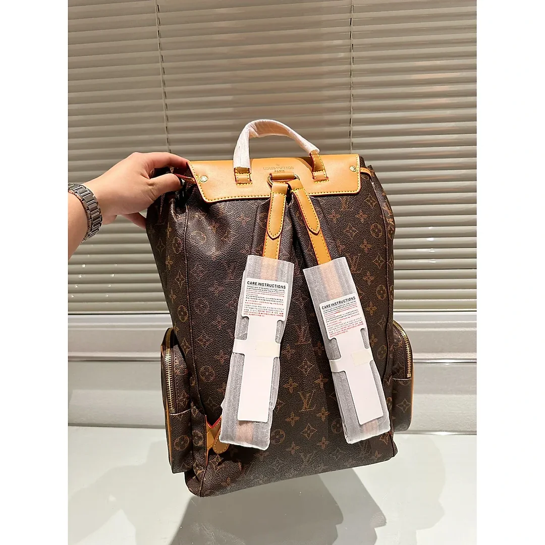 Louis Petite Malle Monogram backpack bag size : 37*45 cm