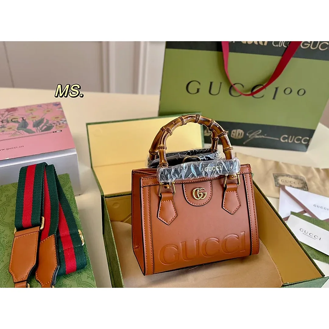 GG Diana tote bag size: 20×16 cm