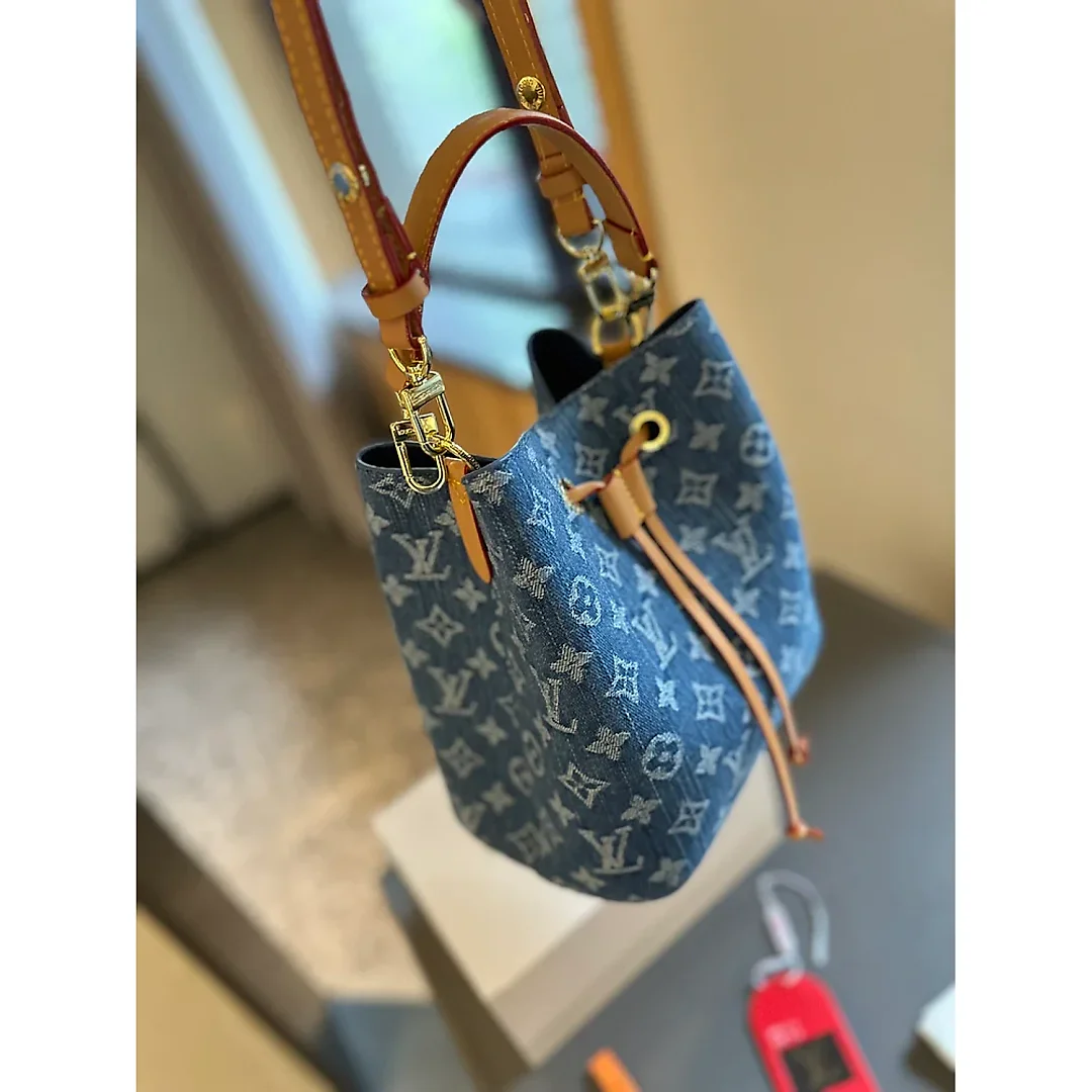 Louis new arrival NEONOE M44022 bag size: 20 cm
