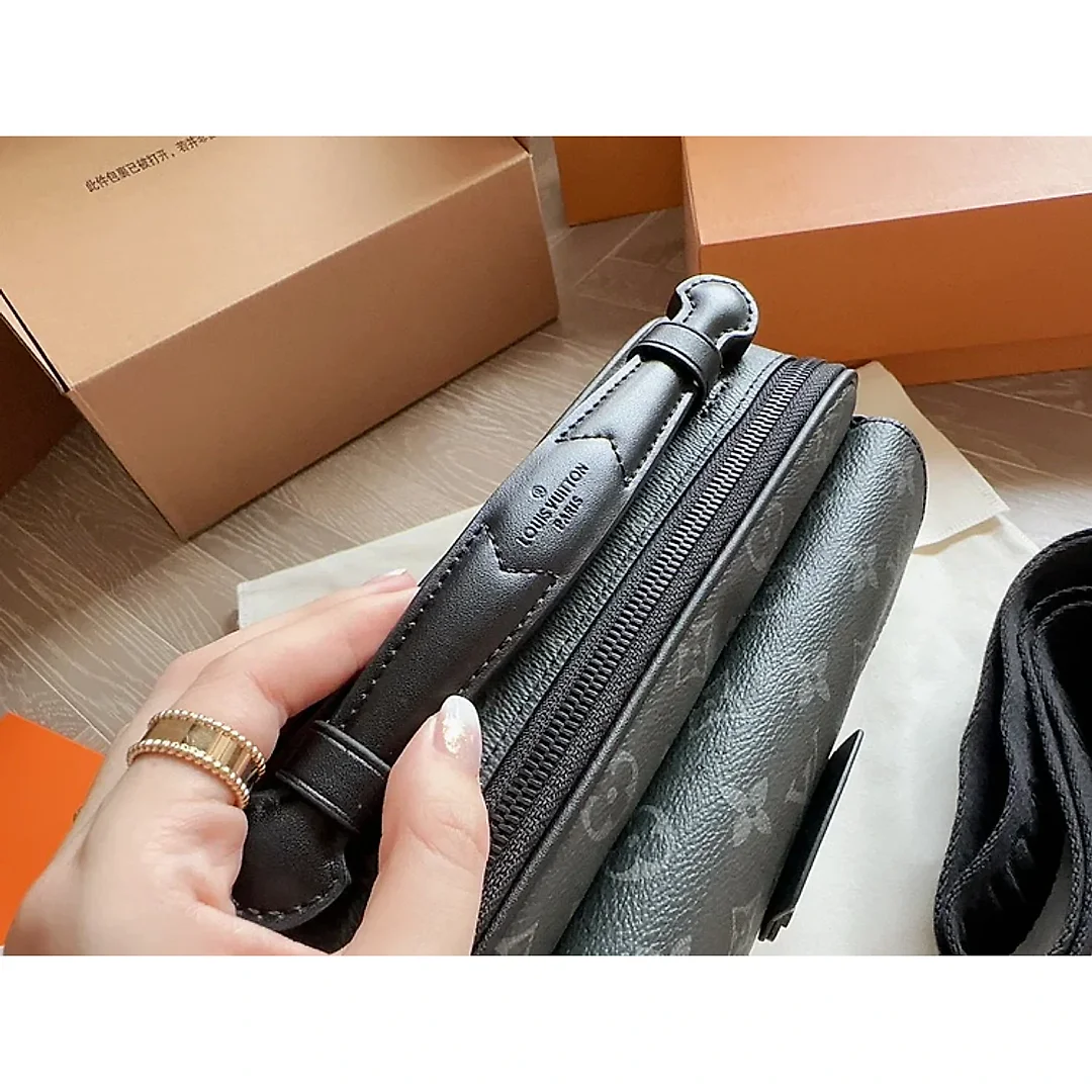 L  slocksling men bag size 25*17 cm