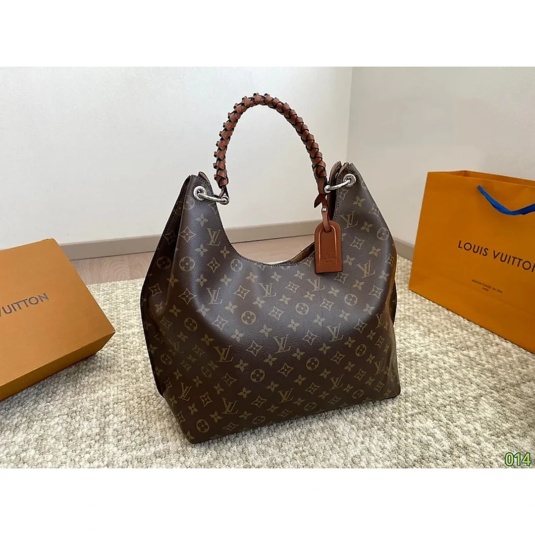 Louis new arrival tote bag size : 34 * 28 cm