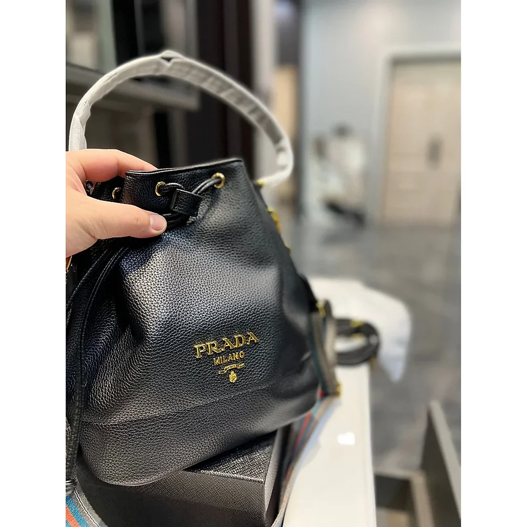Pra new arrival bucket bag size : 25 * 21 cm