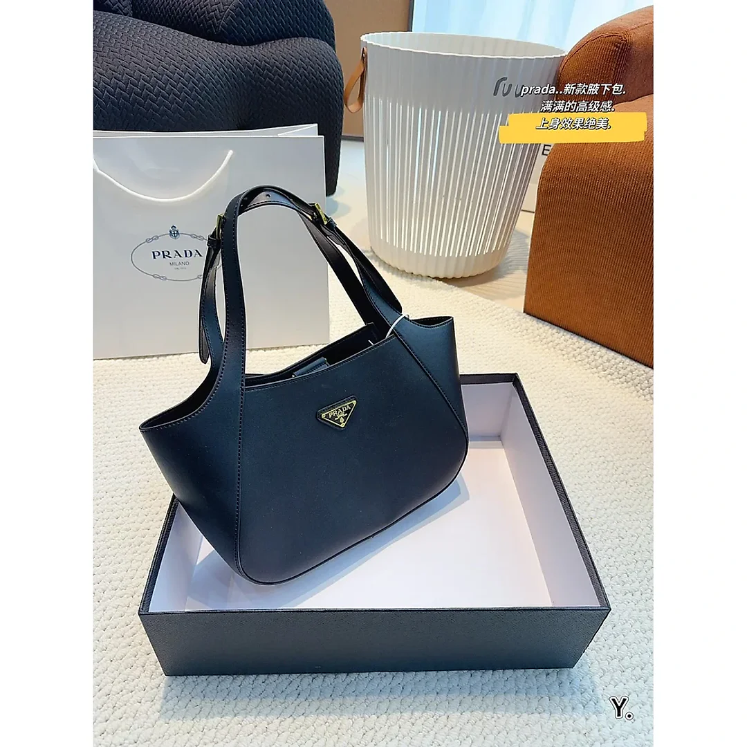 Pra new arrival hobo bag size: 27*7*19cm
