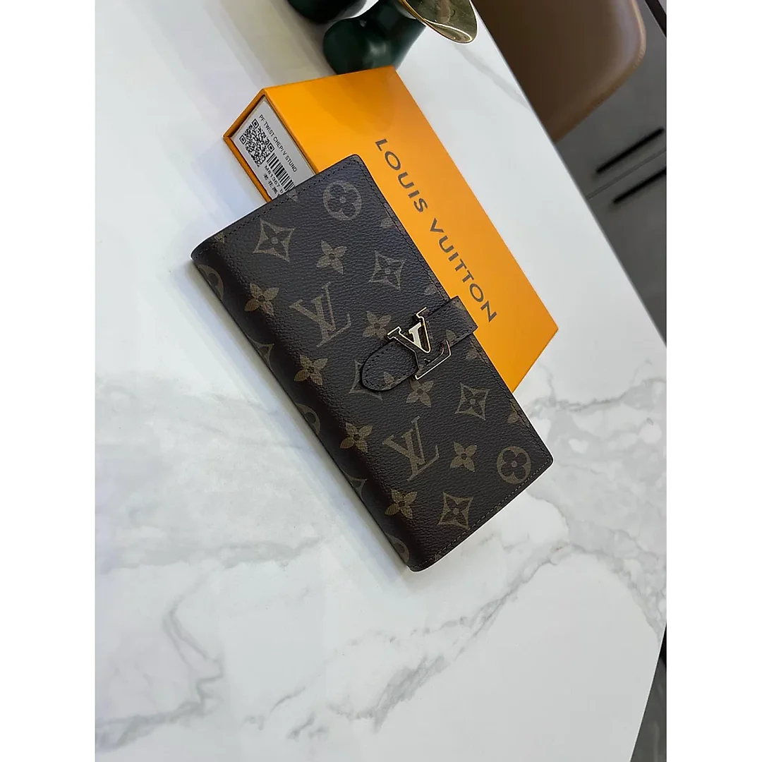 Louis new arrival Taurillon Capucines wallet size: 10*19*1.7cm