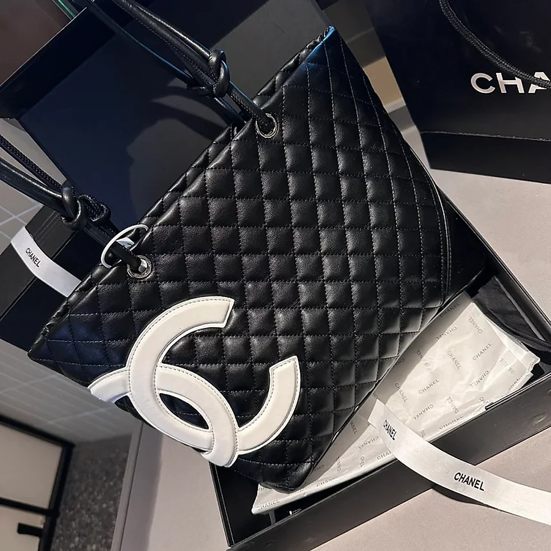 CC grand shopping tote size: 28cm