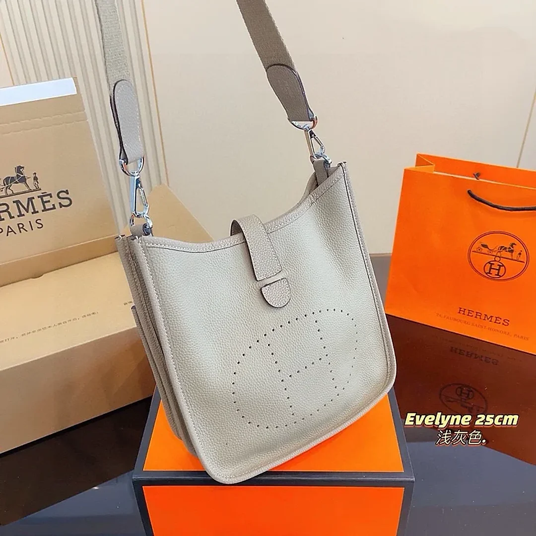 H Evelyne new arrival size : 25*9*26cm