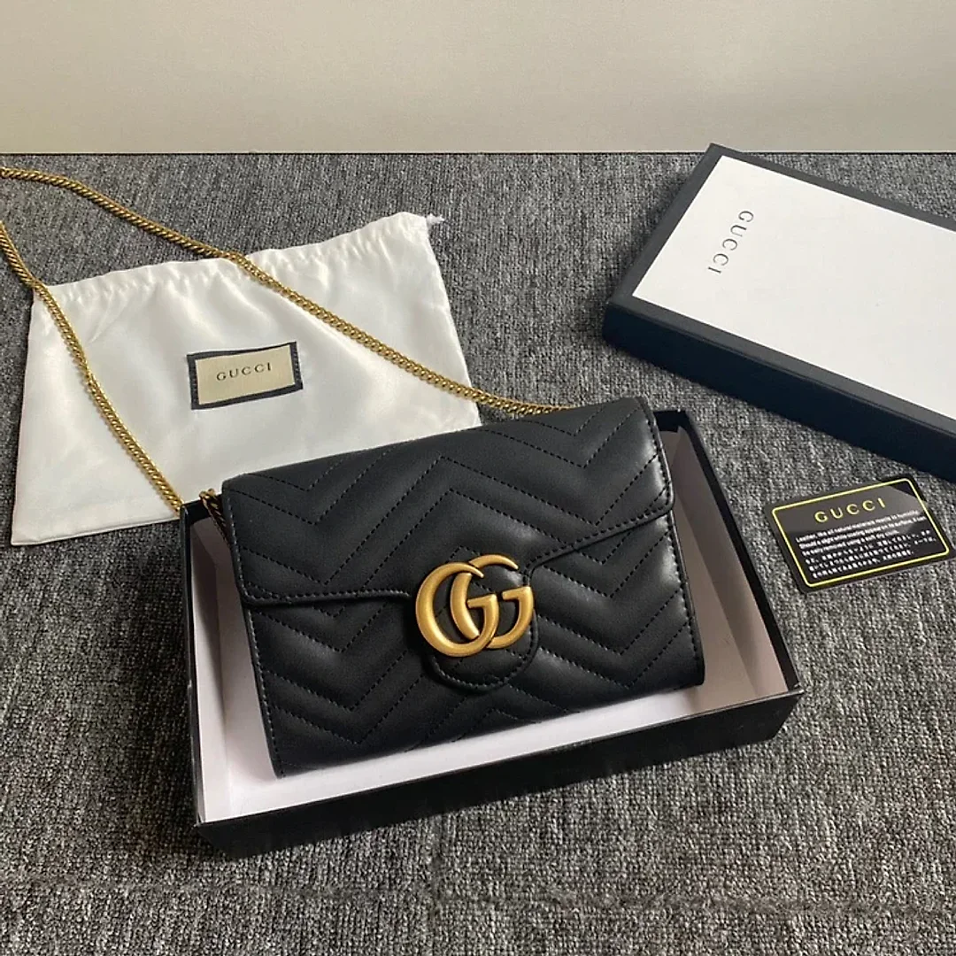 GC434 GG Marmont matelassé mini bag / 8″W x 5″H x 2.5″D