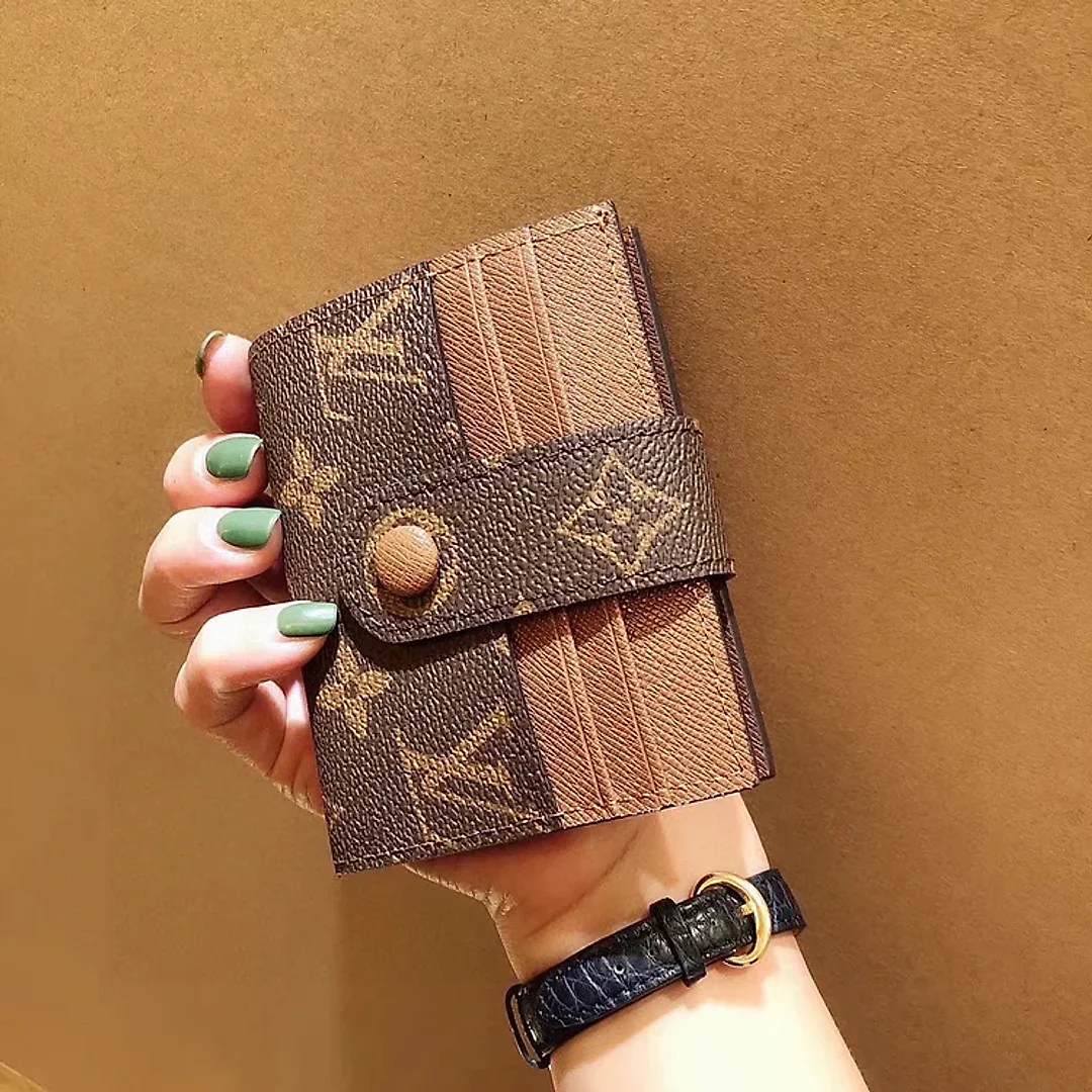 Louis new arrival wallets size: 9×9 cm