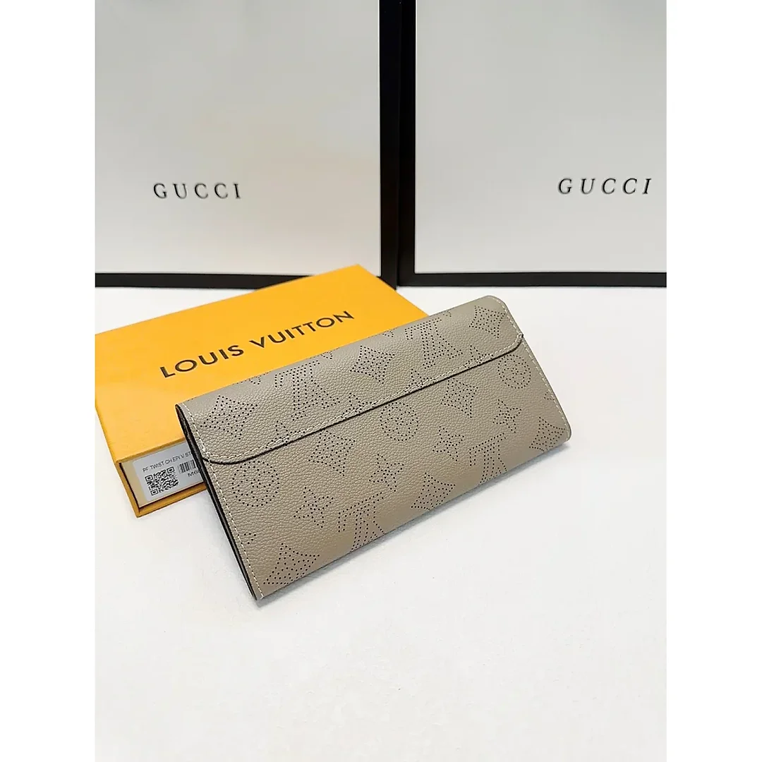 Louis new arrival wallet size: 19×10 cm