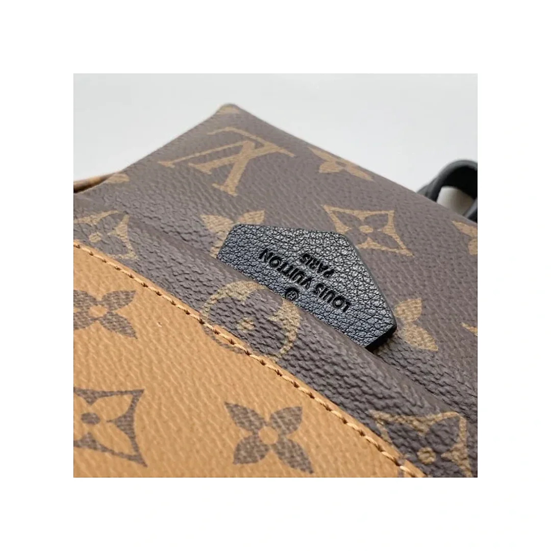 L-bag Model: M44872 Size:17x22x10cm