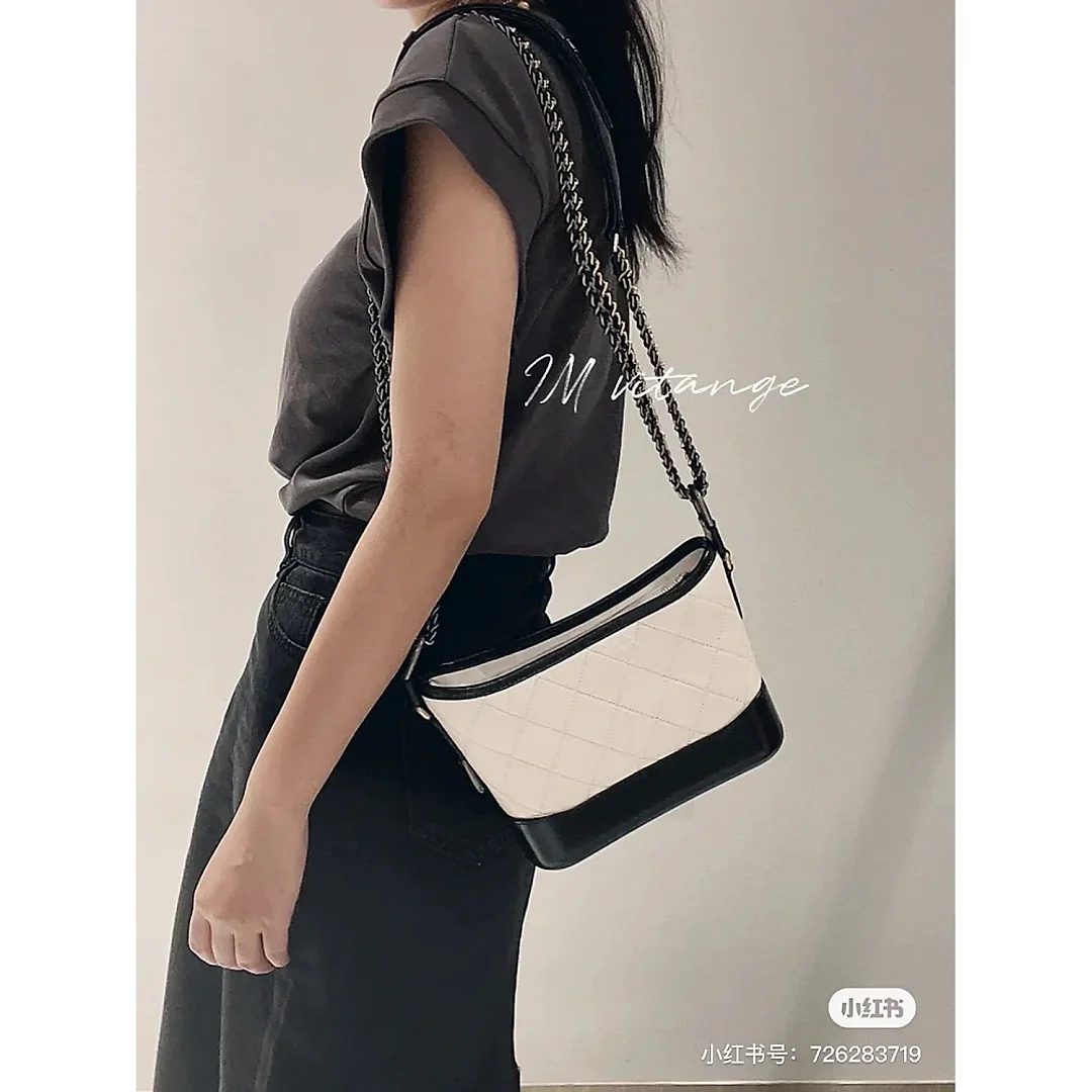 cc new arrival bag size: 20-16-8cm