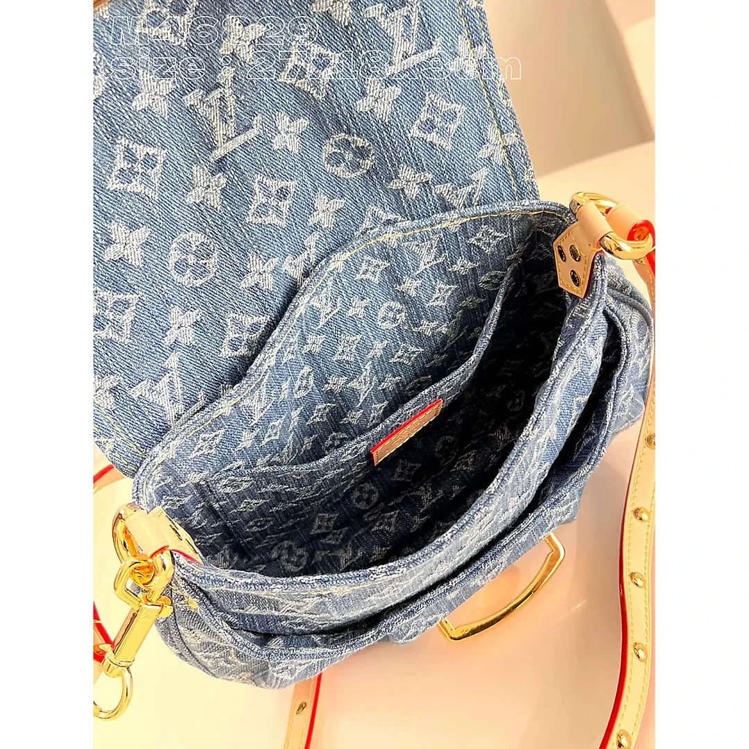 Louis Monogram Denim size : 27 x 18 x 3 cm