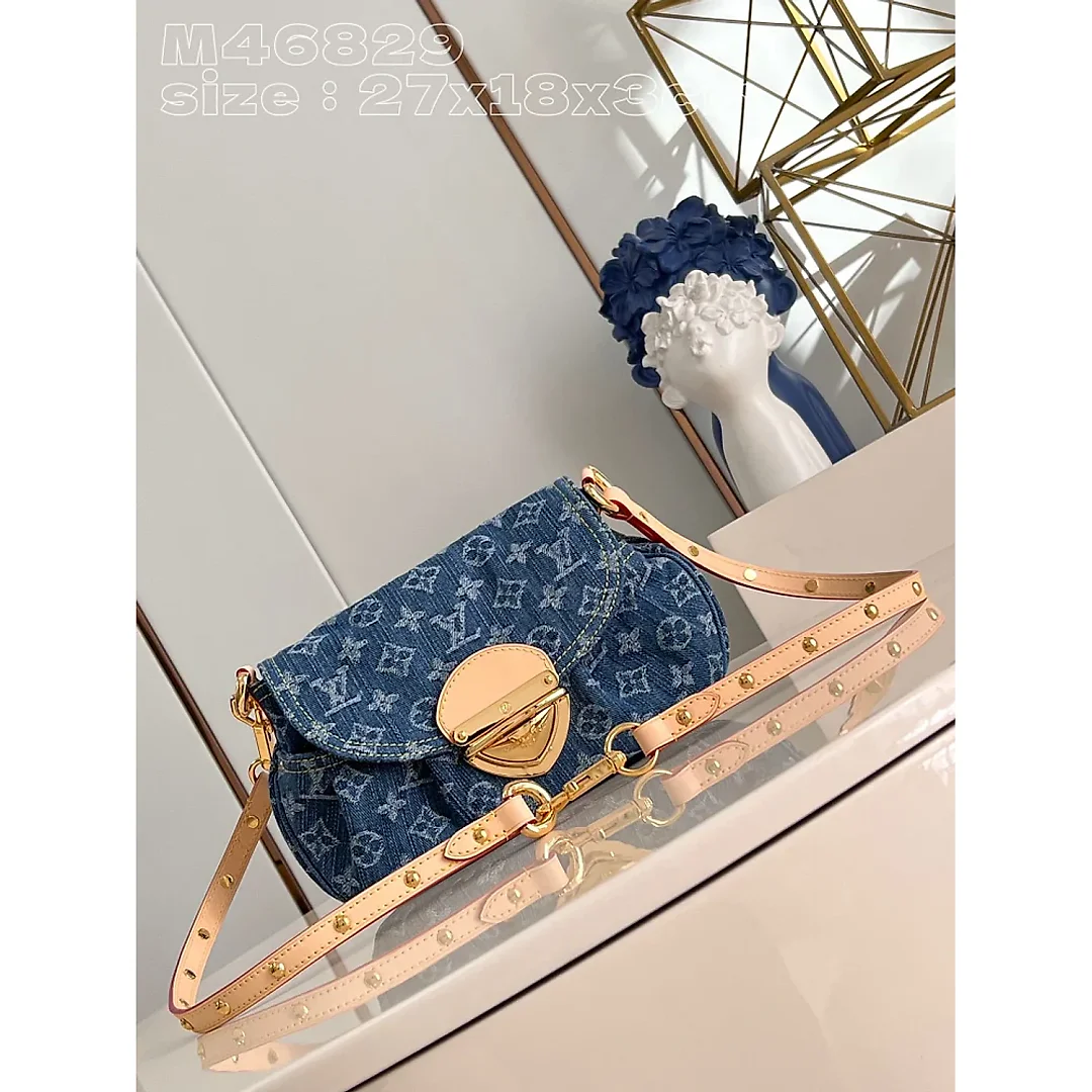Louis Monogram Denim size : 27 x 18 x 3 cm