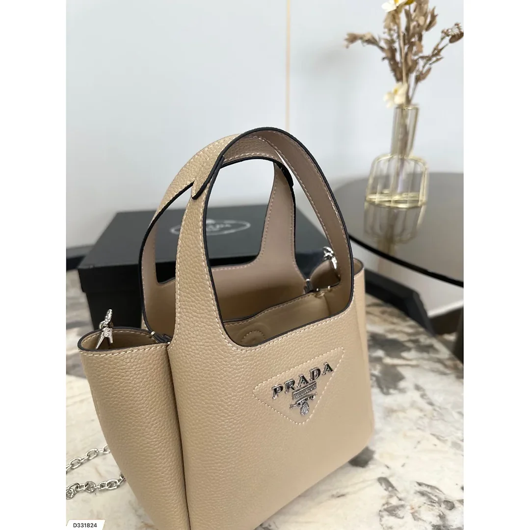 Pra new arrival tote bag size : 20.5 * 16 cm