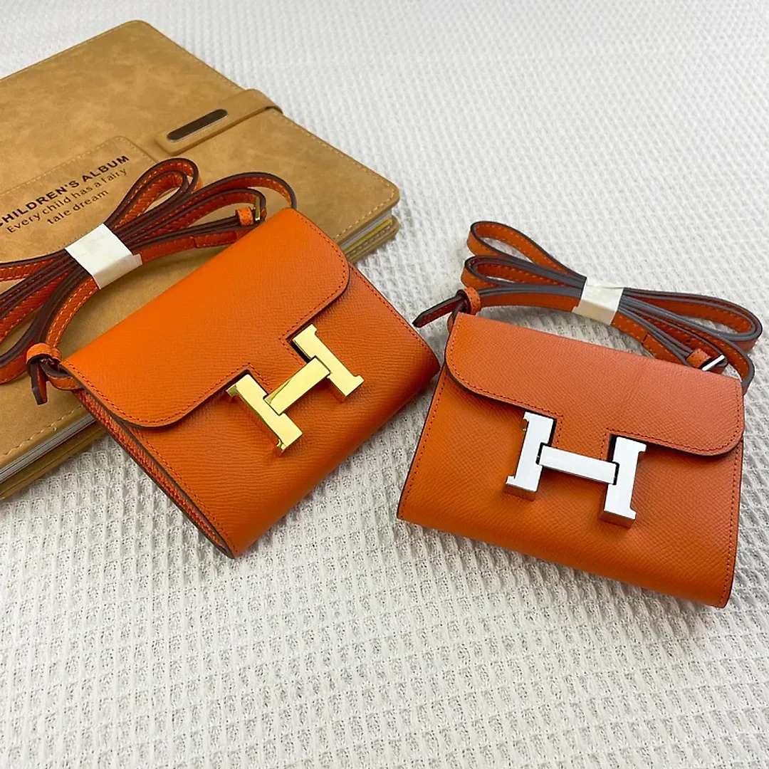 H Constance empson leather bag size:13*11.8cm