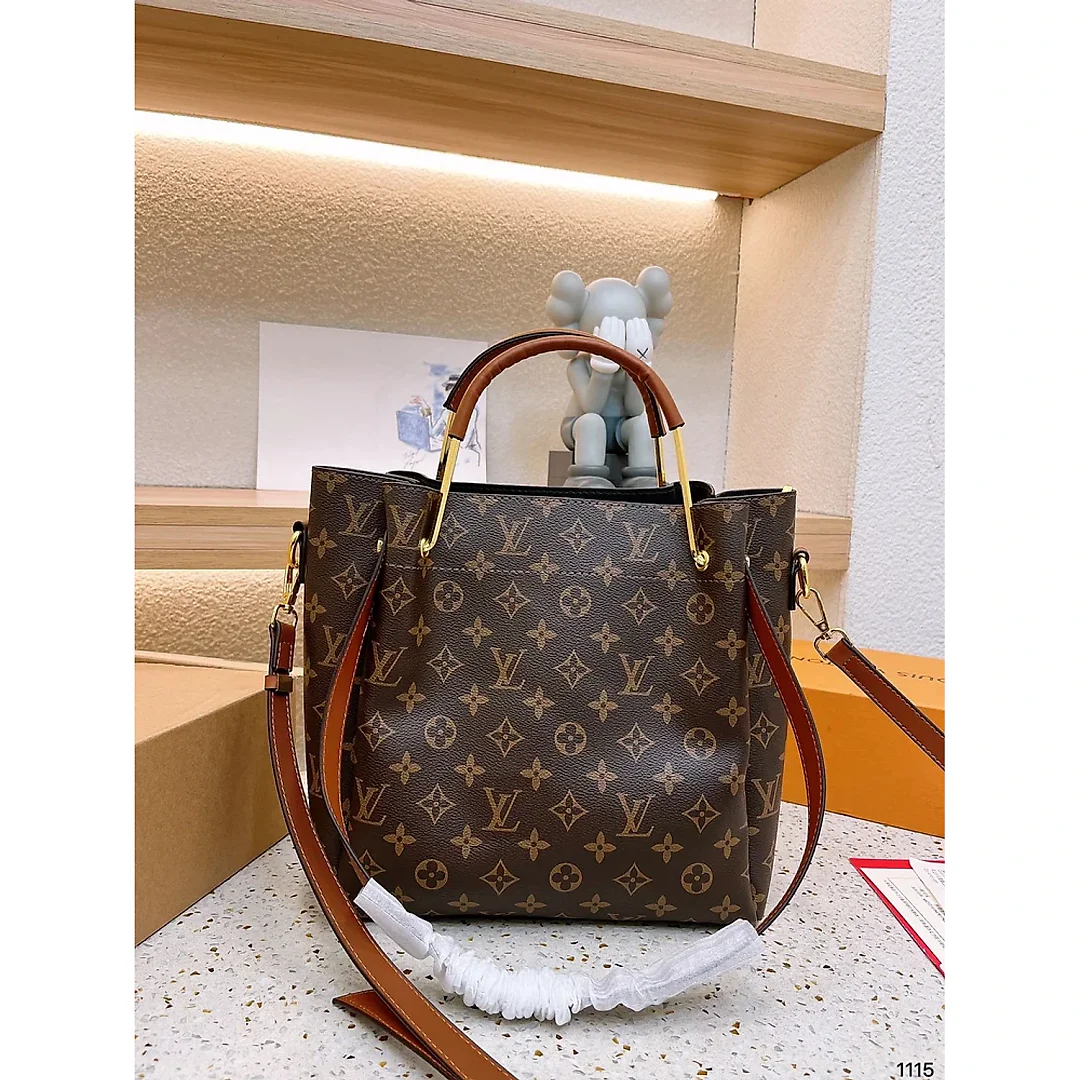 Louis new arrival tote bag size : 26*27 cm