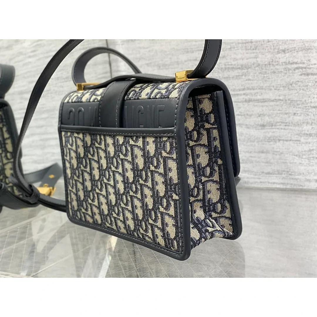 𝗗 𝗠𝗼𝗻𝘁𝗮𝗶𝗴𝗻𝗲 bag 01