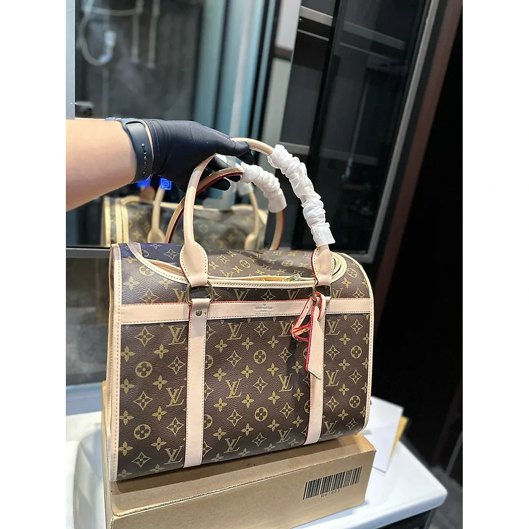 Louis new arrival pet bags size: 39*20*32 cm