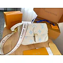 Louis new arrival bag size : 24 x 15 x 9cm