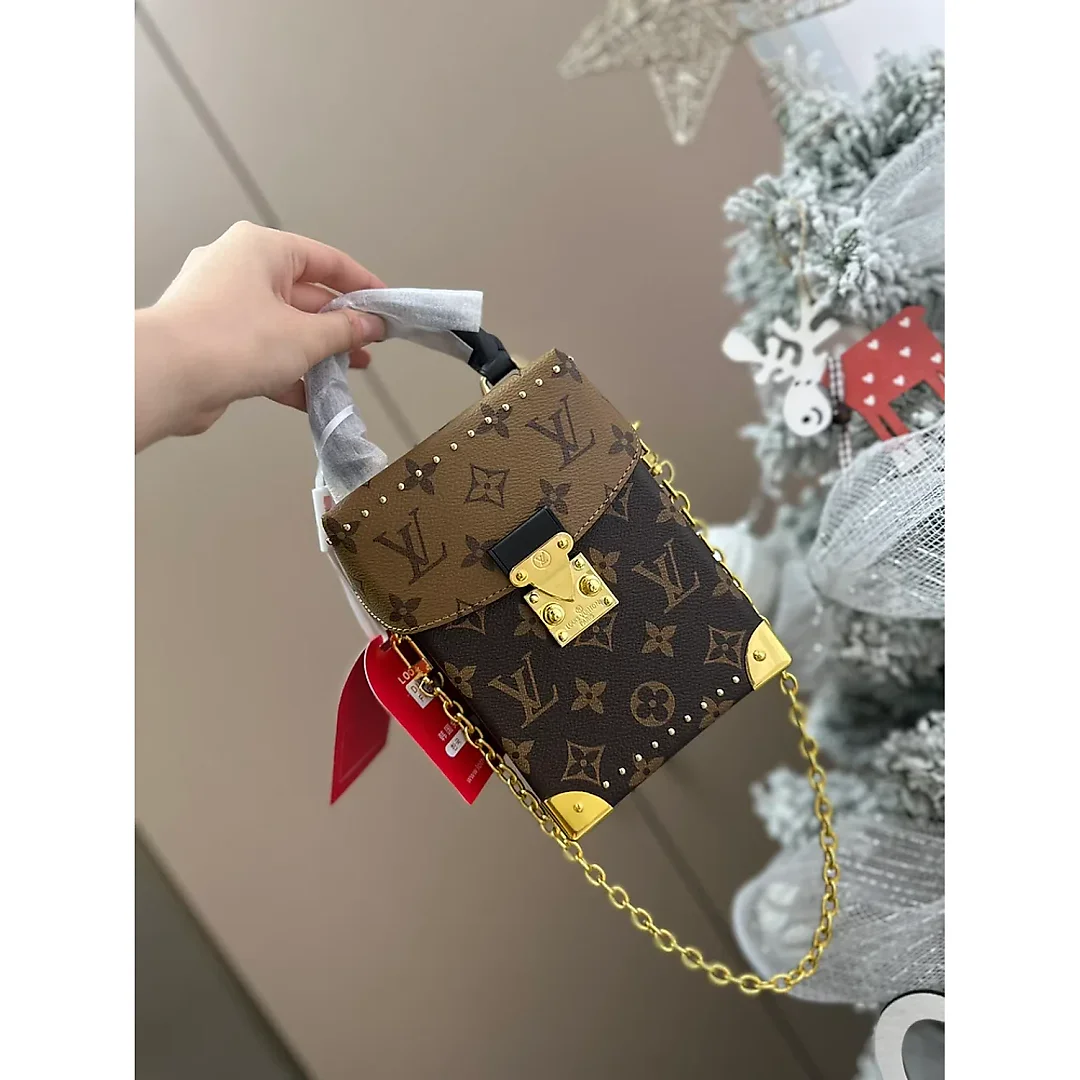 Louis new arrival phone bag size : 12*6*17 cm