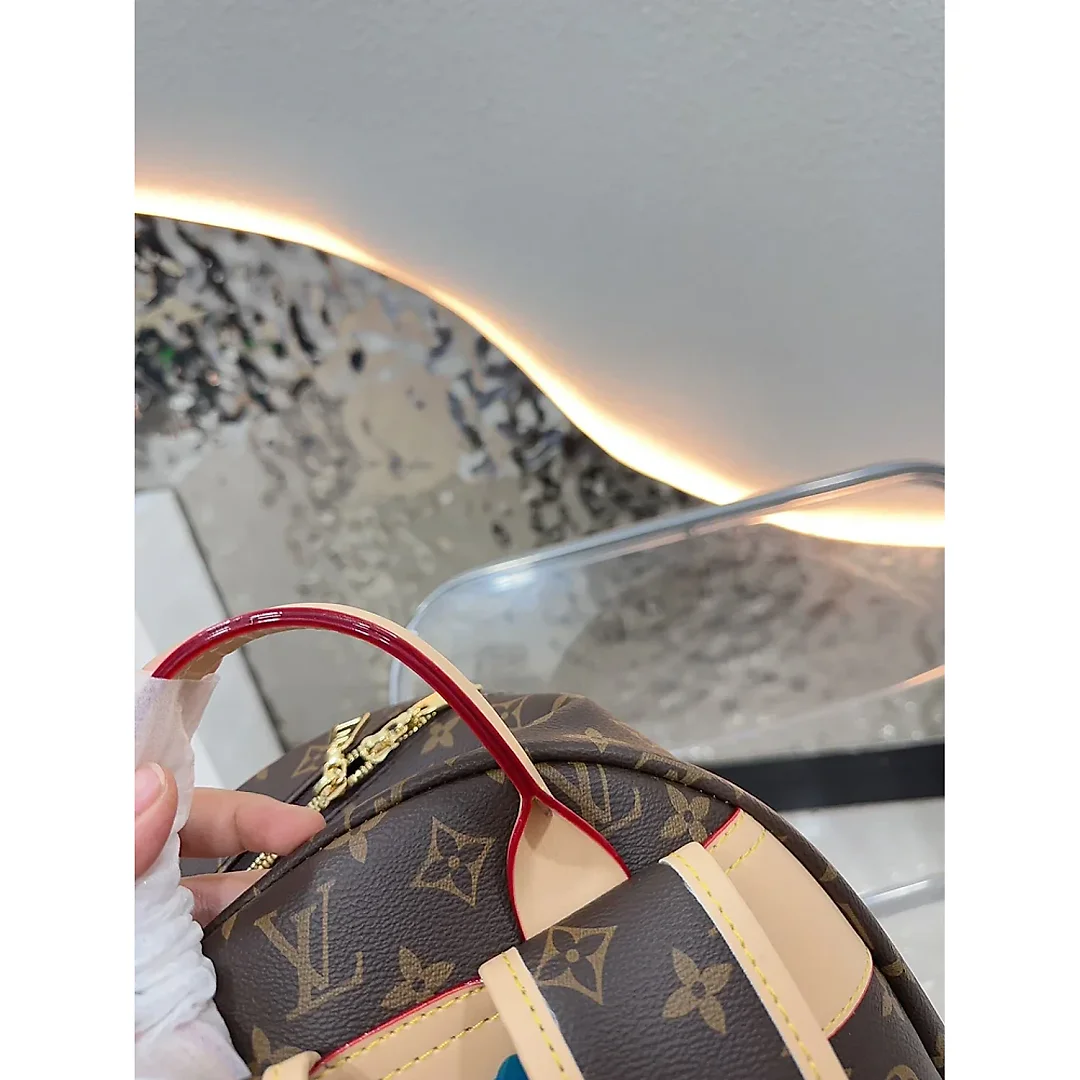 Louis new arrival backpack bag size: 33*41cm