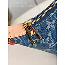 Louis Hills Pochette Monogram Denim size;20.5 x 6 x 16 cm