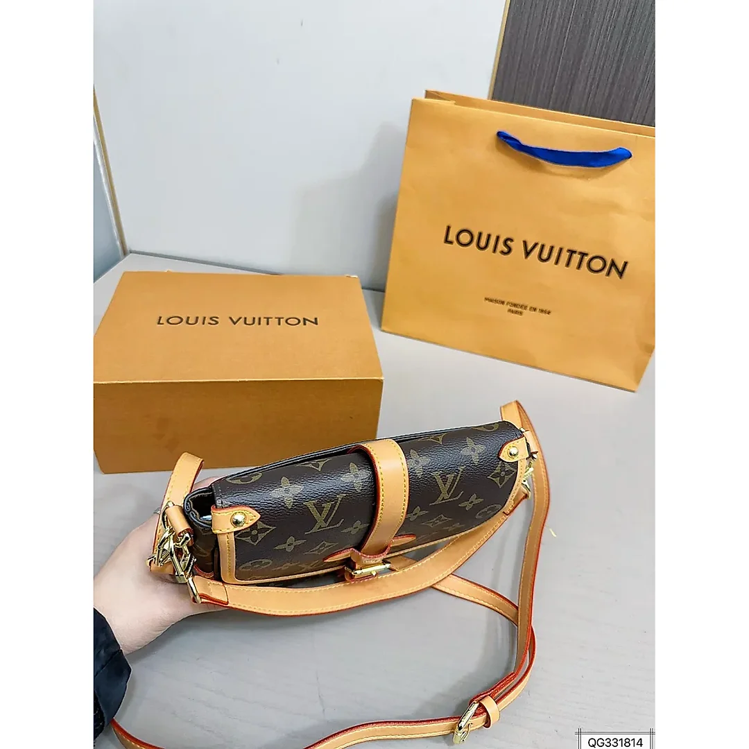 Louis Saumur bb mini bag size: 21 * 17 cm