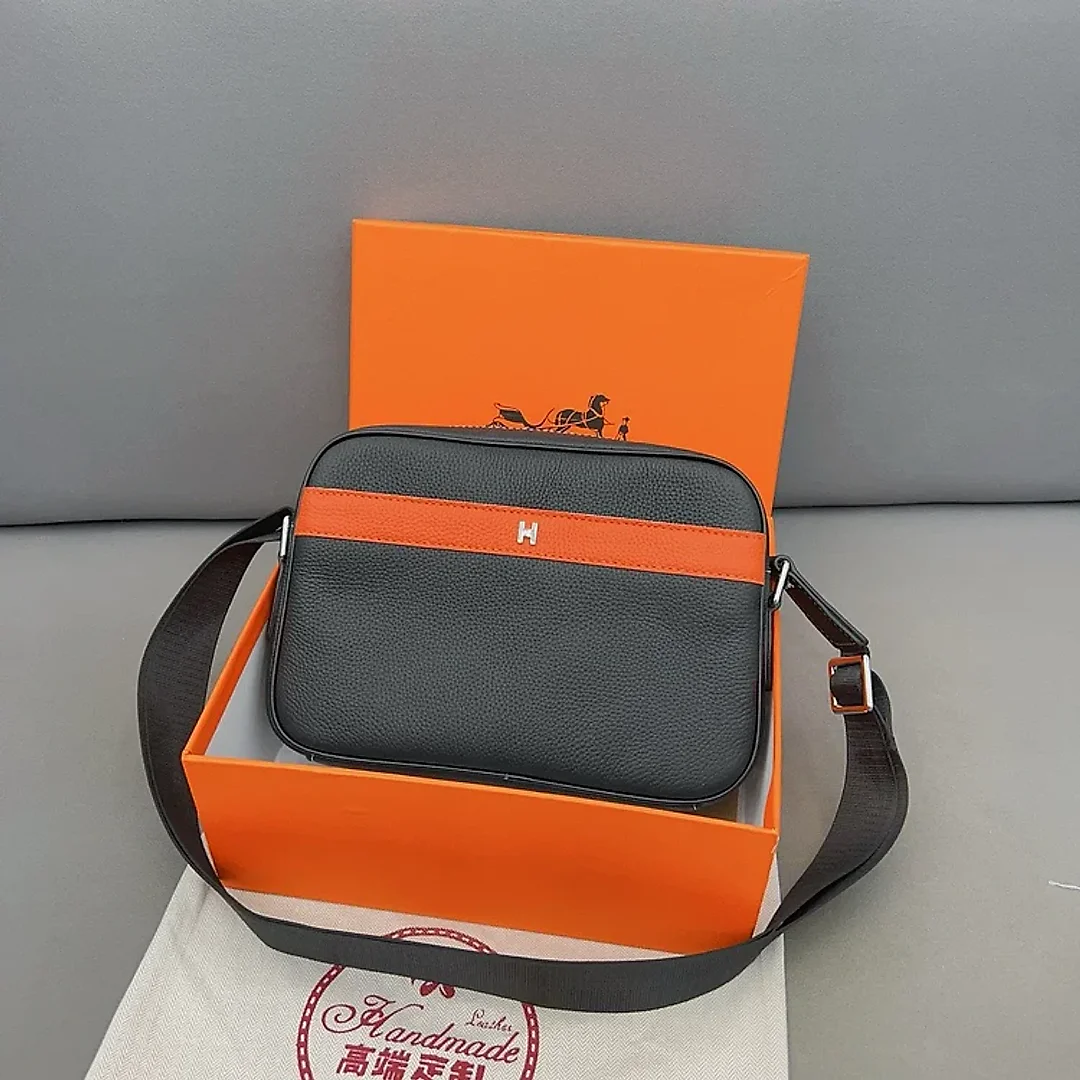 H crossbody bag Men size: 24 x 17 cm