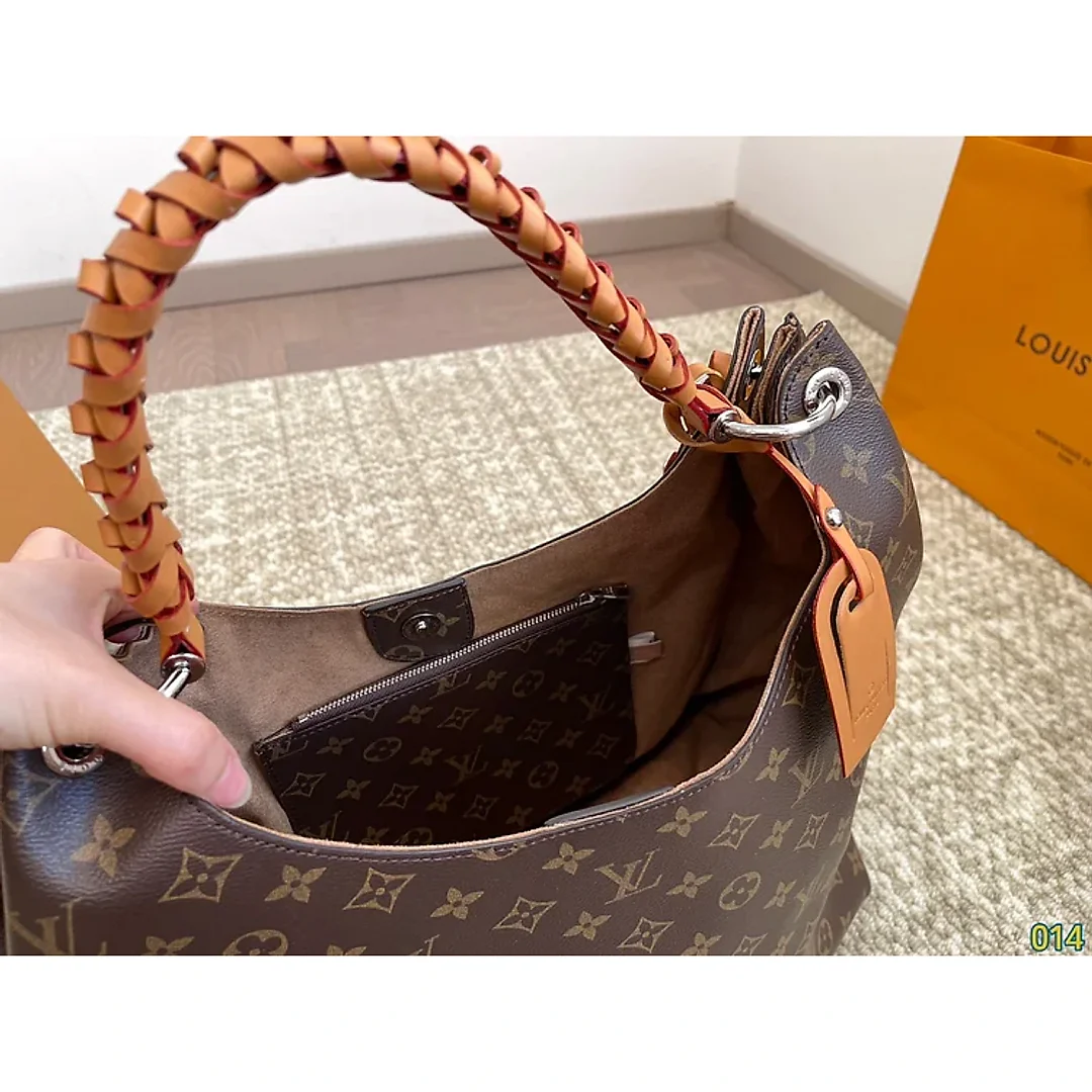 Louis new arrival tote bag size : 34 * 28 cm