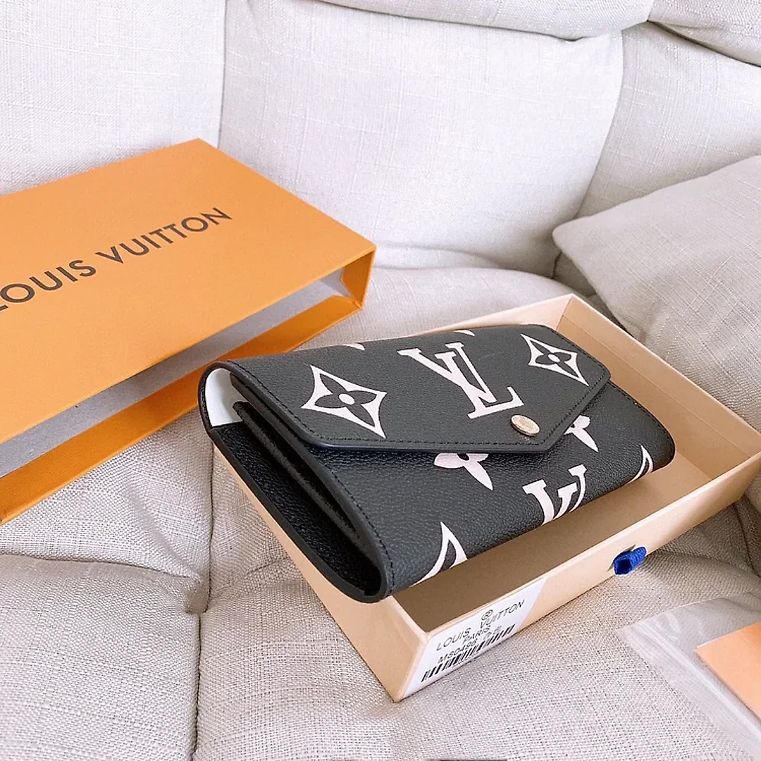 Louis Monogram Empreinte wallet size : 19.5×10.5 cm