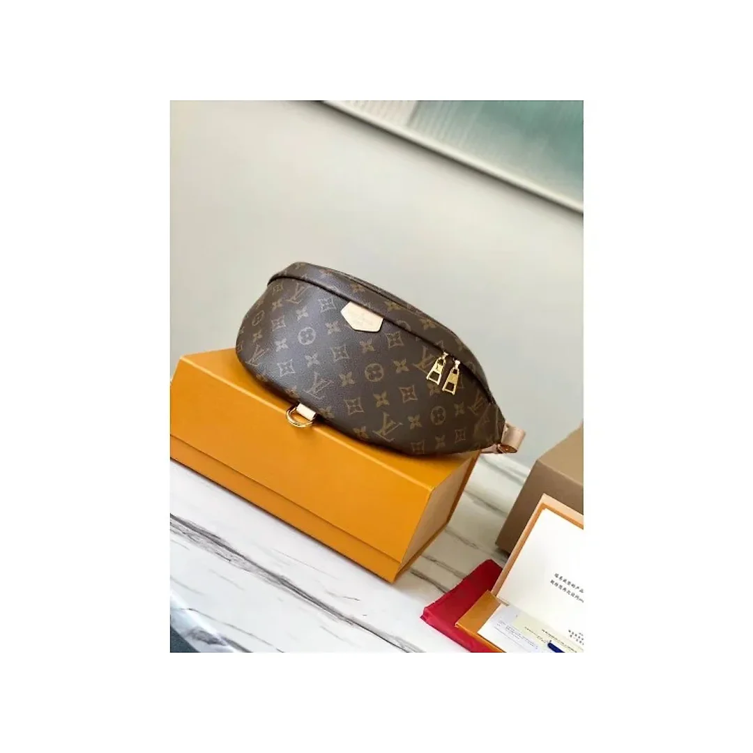 Louis belt bag Model: M43644 Size: 37.0 x 14.0 x 13.0 cm