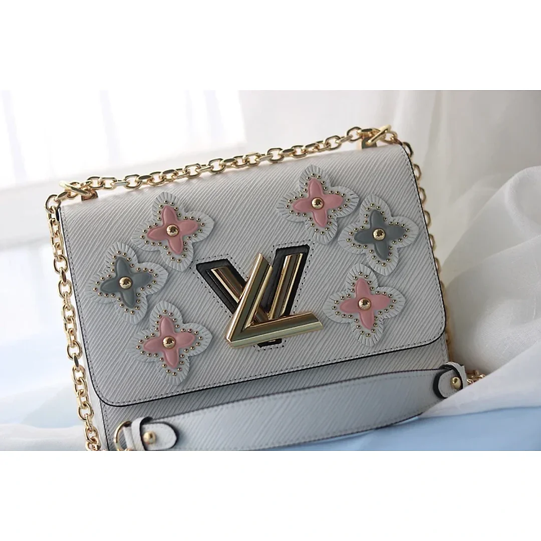 Louis Twist Denim Mediums size : 23*18*8cm