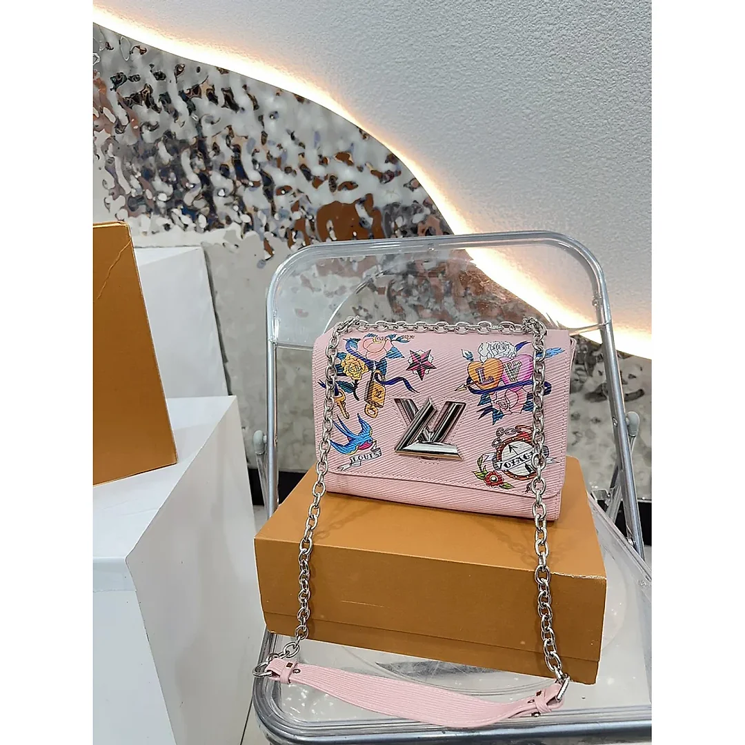 Louis new arrival TWIST bag size?3 * 16 cm