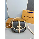 Louis Saumur bb mini bag size: 21 * 17 cm