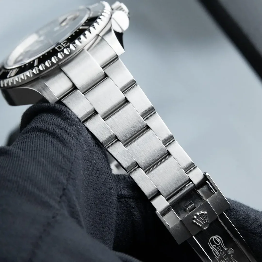 Rolex Sea-Dweller 4000 Ref. 126600 Watch