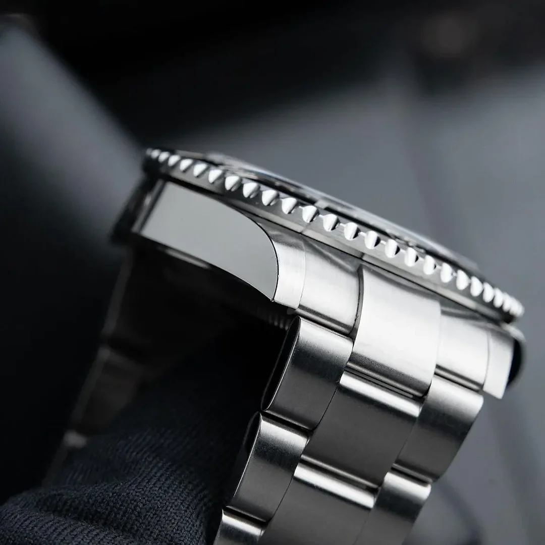 Rolex Sea-Dweller 4000 Ref. 126600 Watch