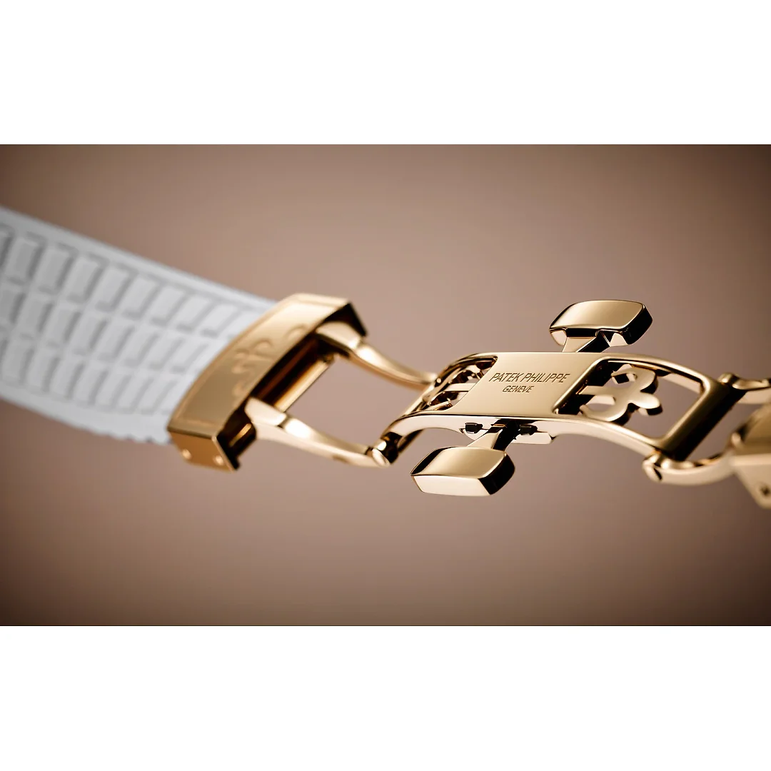 Patek Philippe Aquanaut Luce Travel Time, 18k Rose Gold, 38,8mm, Ref# 5269/200R-001