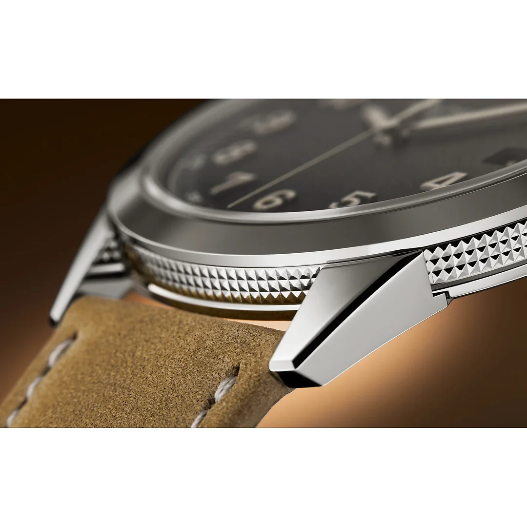 Patek Philippe Calatrava, 18k White Gold, 40mm, Ref# 5226G-001