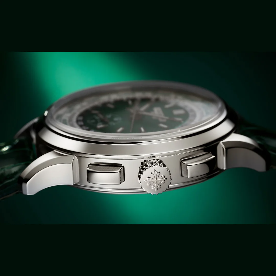 Patek Philippe Complication World-Time flyback Chronograph, Platinum, 39,5mm, Ref# 5930P-001
