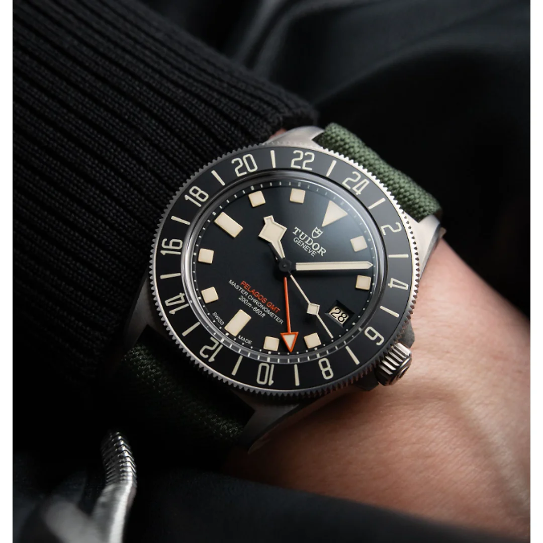Luxury Tudor Pelagos Black Green 42mm – Gift for Him